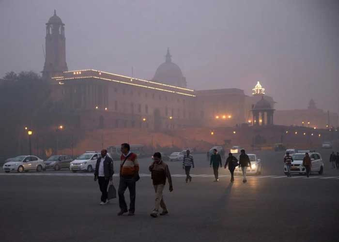 Delhi AQI Breaches 400-Mark; Govt Holds Off Stricter Curb
