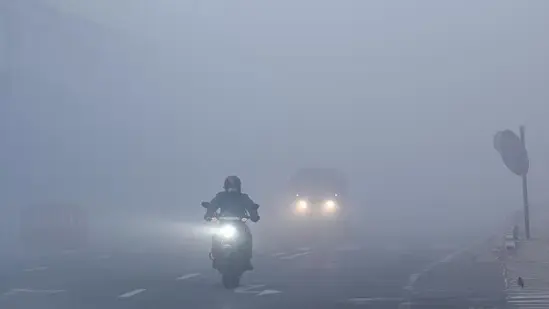 North India continues to shiver; some flights and trains delayed due to fog