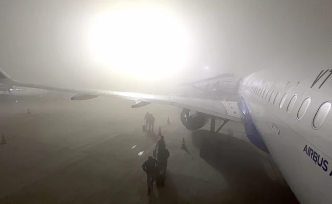 Dense fog covers Delhi; low visibility hampers flight operations