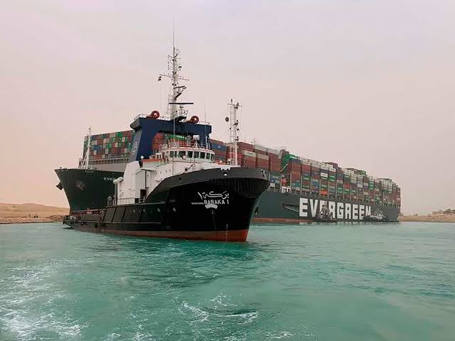 Egypt denies suspending navigation through Suez Canal