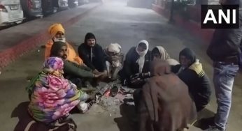 As unrelenting cold wave sweeps Delhi, UP, people struggle for warmth