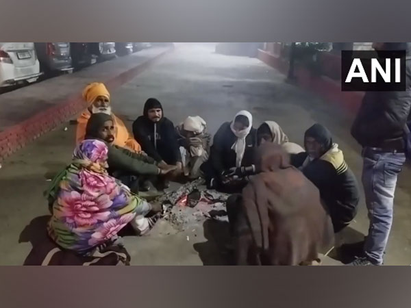 As unrelenting cold wave sweeps Delhi, UP, people struggle for warmth