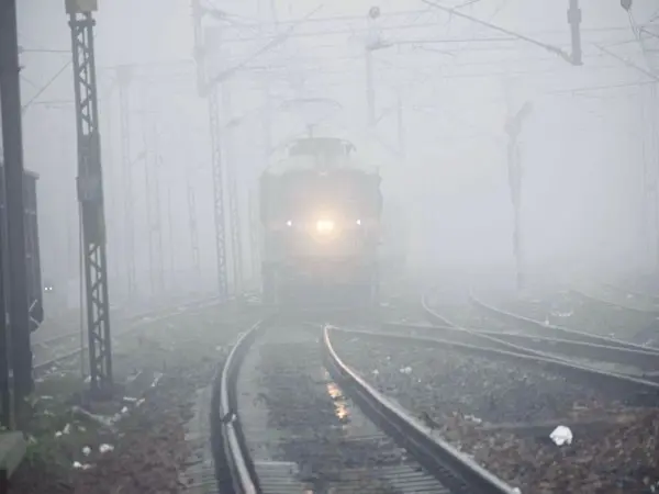 Delhi fog: 39 trains running late due to low visibility