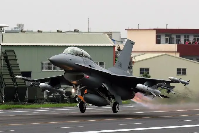 US F-16 fighter jet crashes off South Korea’s Gunsan; pilot rescued