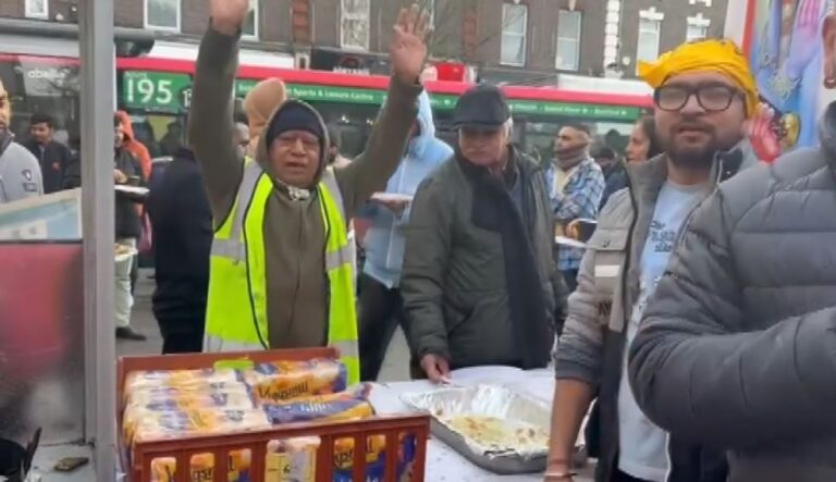 UK: Indian diaspora celebrate 'Pran Pratishtha' with billboards, 'bhandara'; special event by Oxford students