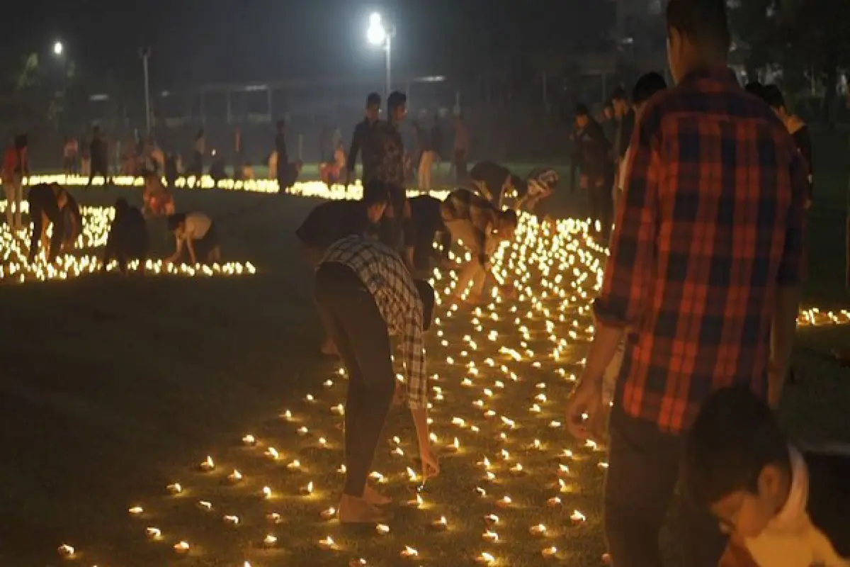 Odisha: School students of Bhubaneswar lit up 1 lakh Diyas following Pran Pratistha of Lord Ram