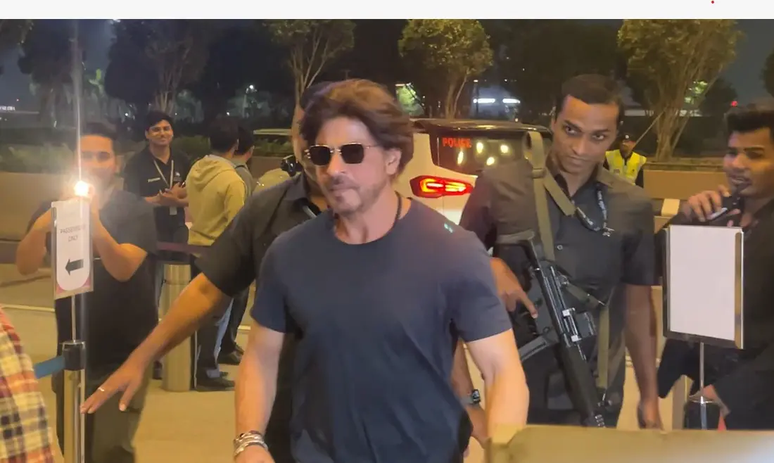 SRK sports ponytail look as he gets snapped at Mumbai airport