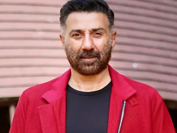 Sunny Deol wishes "real heroes of Bharat" on Army Day