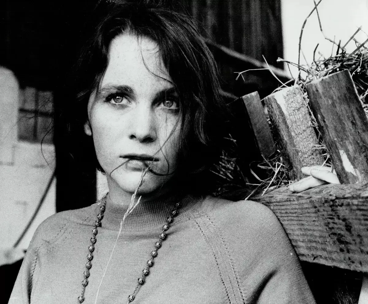 Mia Farrow's sister, Tisa Farrow dies at 72