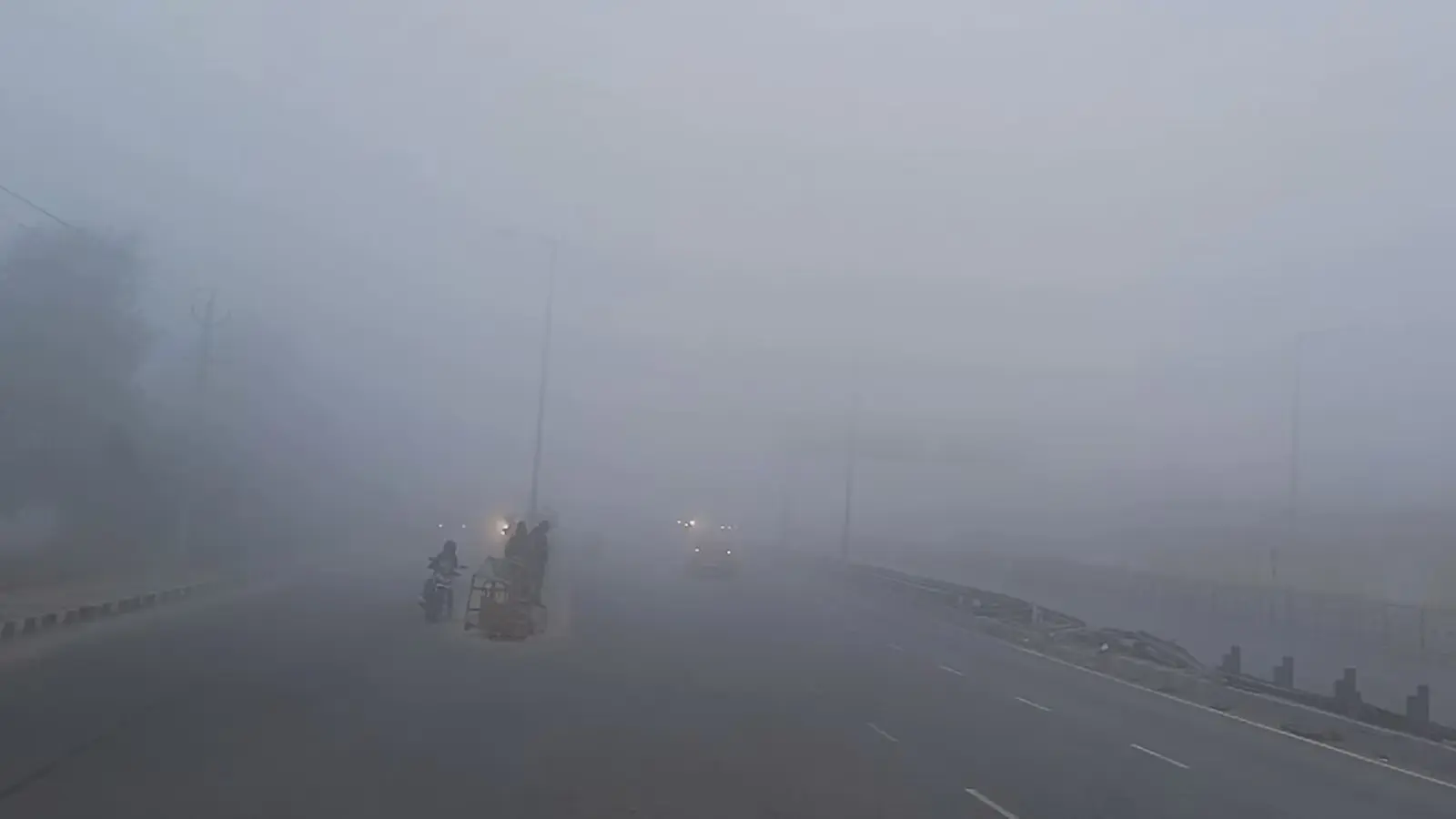 Dense fog in Northern and North-eastern parts of country affects normal life