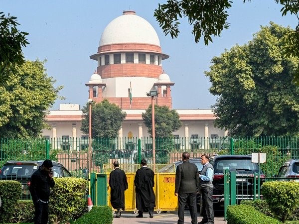 Funds for ‘Farishtey Dilli Ke’ scheme: SC asks LG office to file affidavit on Delhi govt’s plea