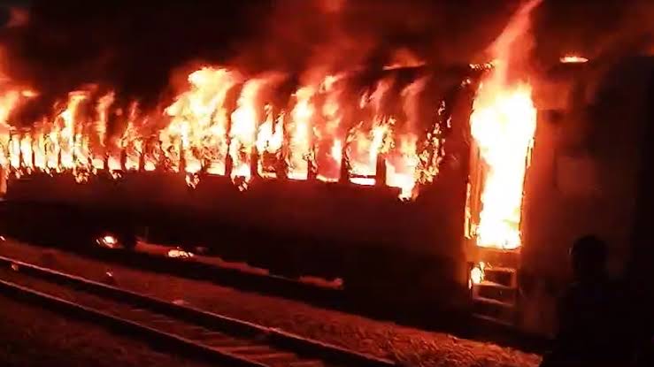 Bangladesh: 4 dead as Benapole Express train catches fire; police terms ‘planned attack”