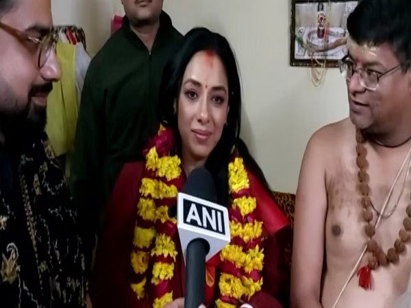 ‘Anupama’ actor Rupali Ganguly offers prayers at Mahakaleshwar temple in Ujjain