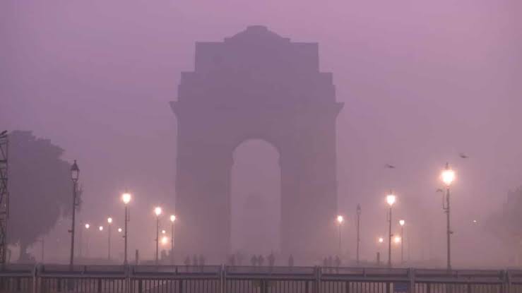Thick fog blankets Delhi; airport area battling zero visibility