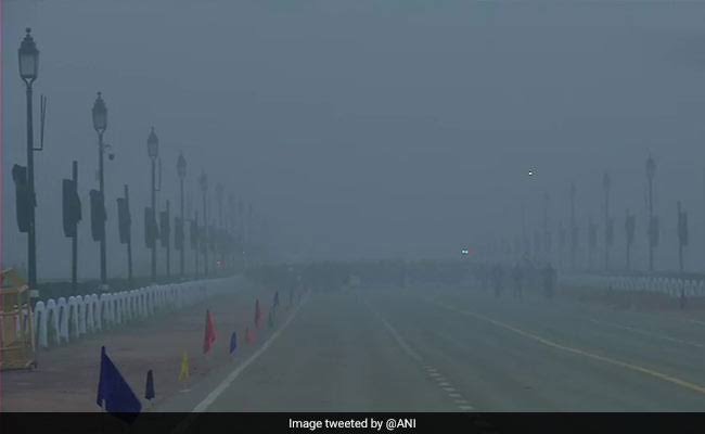Dense fog reduces visibility, flights delayed as Delhi wakes up to freezing Sunday morning