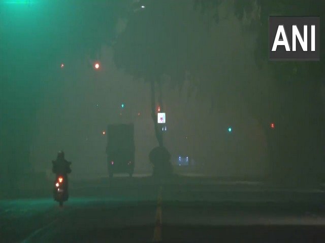 Delhi: Dense fog disrupts flight operations, 22 trains delayed