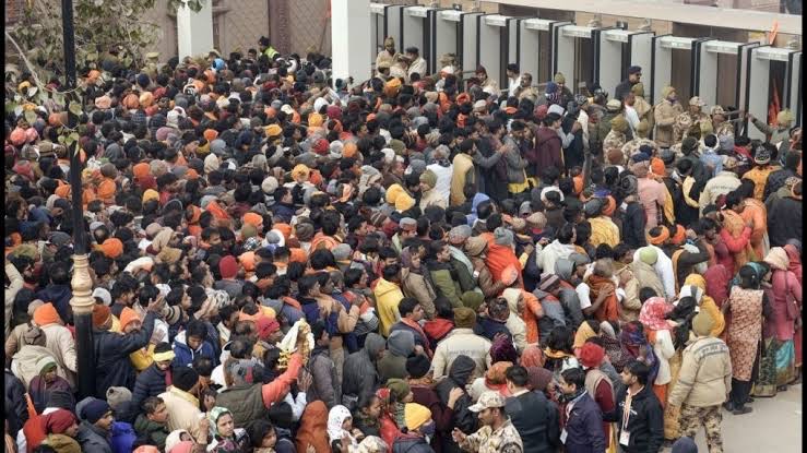 Ayodhya: Devotees gather in huge numbers outside Ram Temple to offer prayers