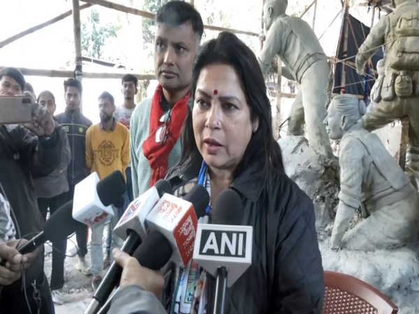 MoS Meenakashi Lekhi visits sculpture workshop in Agartala, lauds artwork of Tripura artists