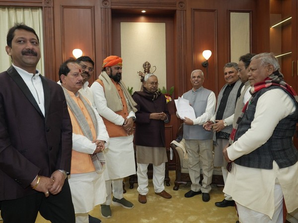 Swearing-in at 5 pm today, Nitish to take oath as CM along with deputies Samrat Chaudhary and Vijay Sinha