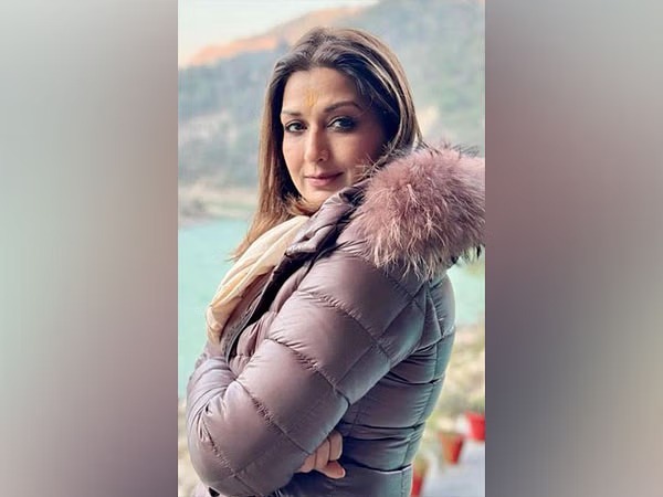 Sonali Bendre visits Neelkanth to start her year