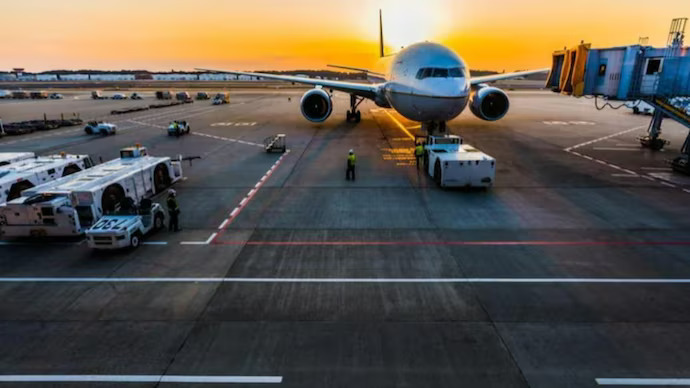 Eight flights diverted due to bad weather at Delhi airport