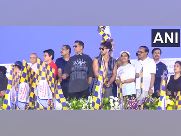 Mumbai: Akshay Kumar, Tiger Shroff Flag Off 5km Marathon From Atal Setu