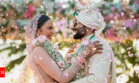 From Rakul Preet Singh's floral lehenga to Jackky Bhagnani's embroidered sherwani, check out wedding look of newlyweds