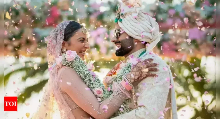 From Rakul Preet Singh's floral lehenga to Jackky Bhagnani's embroidered sherwani, check out wedding look of newlyweds