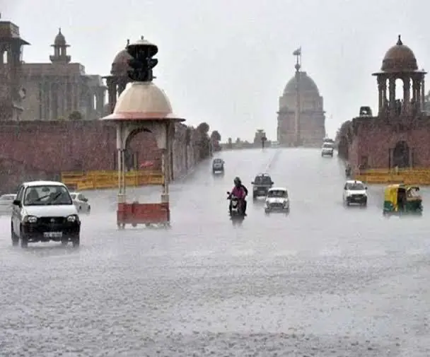 Chill, heavy downpour, thunderstorms add to winter woes in Delhi; IMD predicts rainfall on Thursday