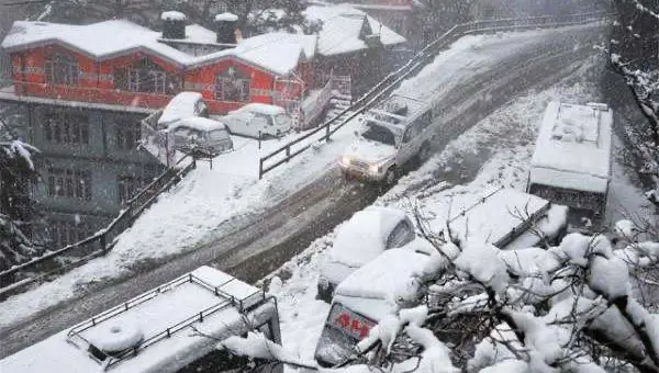 Himachal Pradesh: 504 roads blocked; power and water schemes disrupted due to snowfall