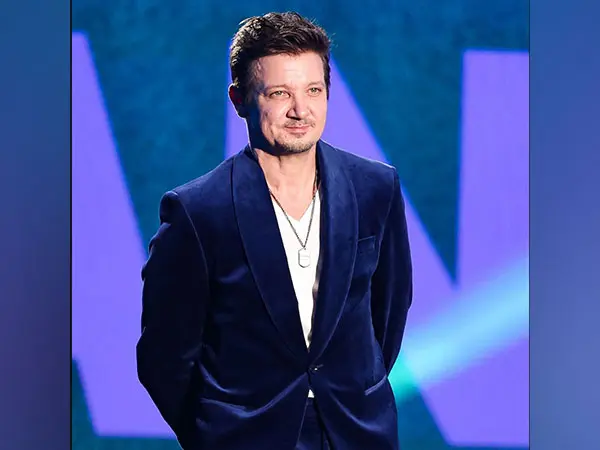 Jeremy Renner graces stage of People's Choice Awards 2024