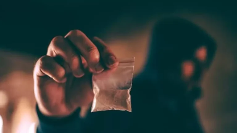 MD drugs worth Rs 2.04 cr seized in Andheri, two held