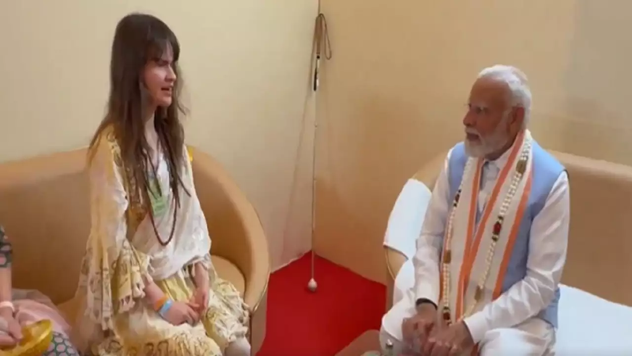 PM Modi Meets German Singer Cassandra Mae Spittmann In Tamil Nadu, See Video