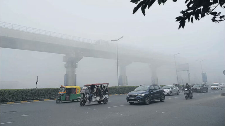 Thin layer Of Fog Blankets Delhi; IMD Predicts Light Rain On Sunday