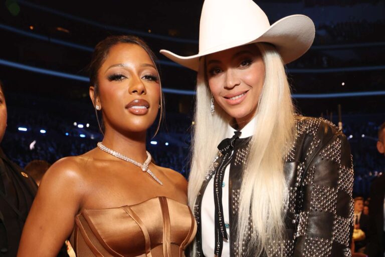 Victoria Monet Shares Picture With Beyonce, Calls Her “Idol” And “Inspiration”