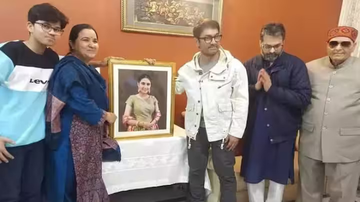 Aamir Khan meets ‘Dangal’ co-star Suhani Bhatnagar’s family post her demise