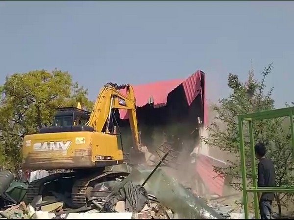 Illegal construction of online gaming scammer demolished in MP’s Dewas