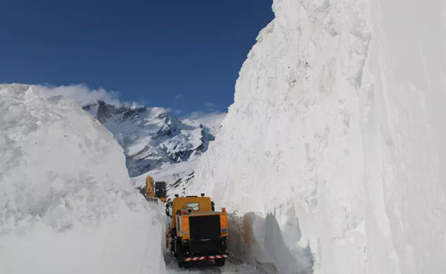 Himachal Pradesh: Snow Clearance Underway In Parts Of Lahaul-Spiti