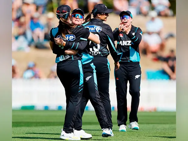 Devine’s all-round show helps New Zealand clinch 3-run win over England in 3rd T20I