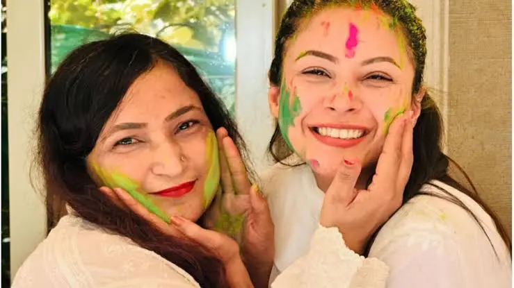 Shehnaaz Gill twins with mother in white for Holi 2024
