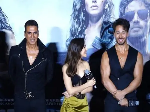 “Ek hi Disha mein raha karo”: Akshay teases Tiger at ‘Bade Miyan Chote Miyan’ trailer launch