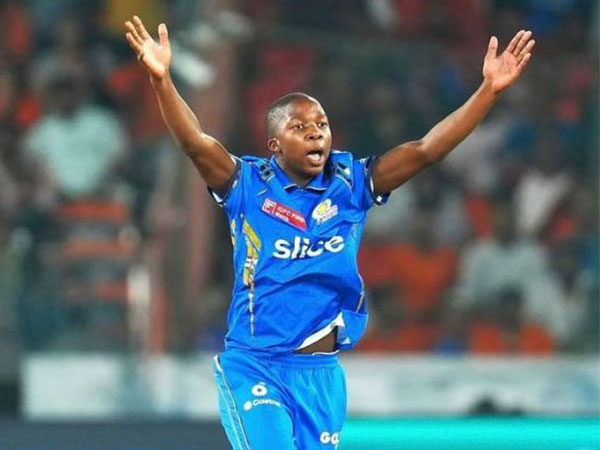 “Head up young man”: MI batting coach Pollard’s words of encouragement for teen South African pacer following poor IPL debut