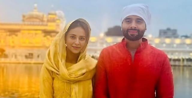 Newlyweds Rakul Preet Singh, Jackky Bhagnani seek blessings at Golden Temple