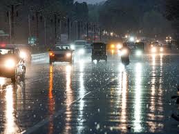 Rain lashes parts of Delhi, more showers expected today