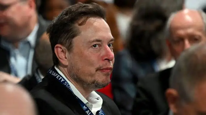 “Not donating money to either candidate for US President,” says Elon Musk
