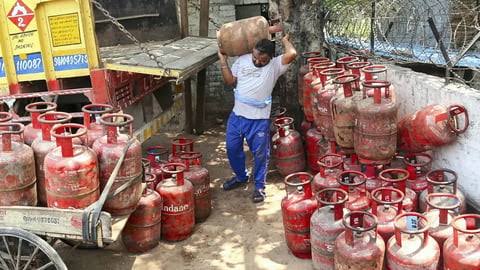Govt extends subsidy on cooking gas for Ujjwala beneficiaries by March 25