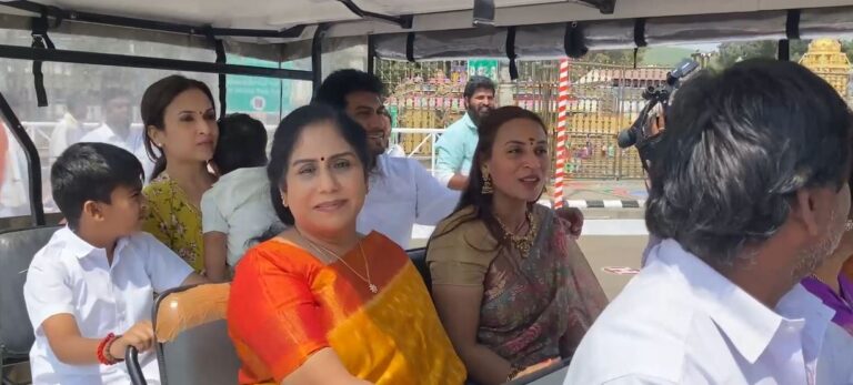 Rajinikanth’s daughters Aishwarya, Soundarya visit Tirumala temple