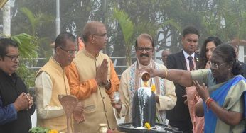 President Murmu performs ‘Jalabhishek’ at Mangalmurti Mahadev in Mauritius