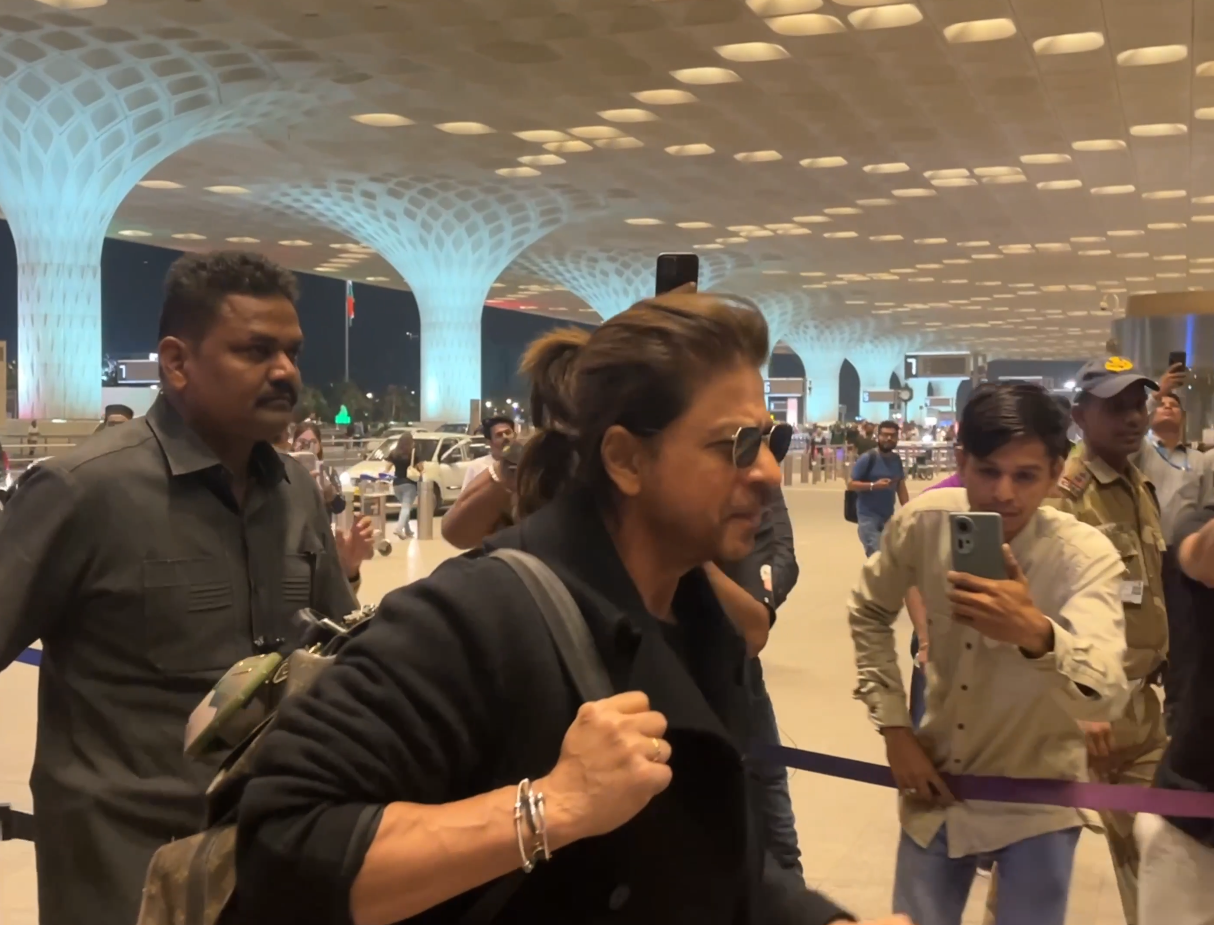 Shah Rukh Khan slays airport fashion in all-black outfit