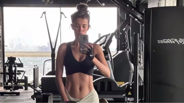 Saba Azad’s Gym Selfie Wows Celebs; Dia Mirza Reacts
